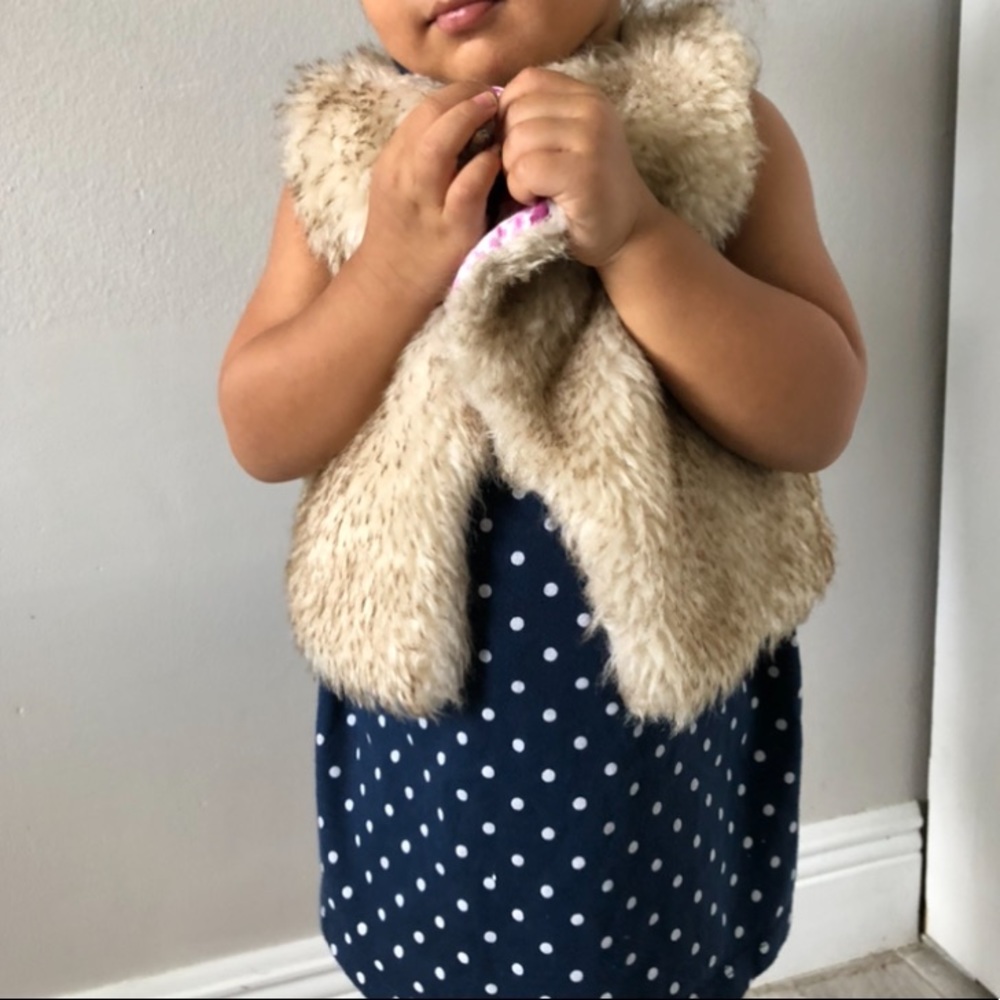 ❤️3X20 TORI SPELLING FURRY REVERSIBLE VEST | 3 - Picture 8 of 8